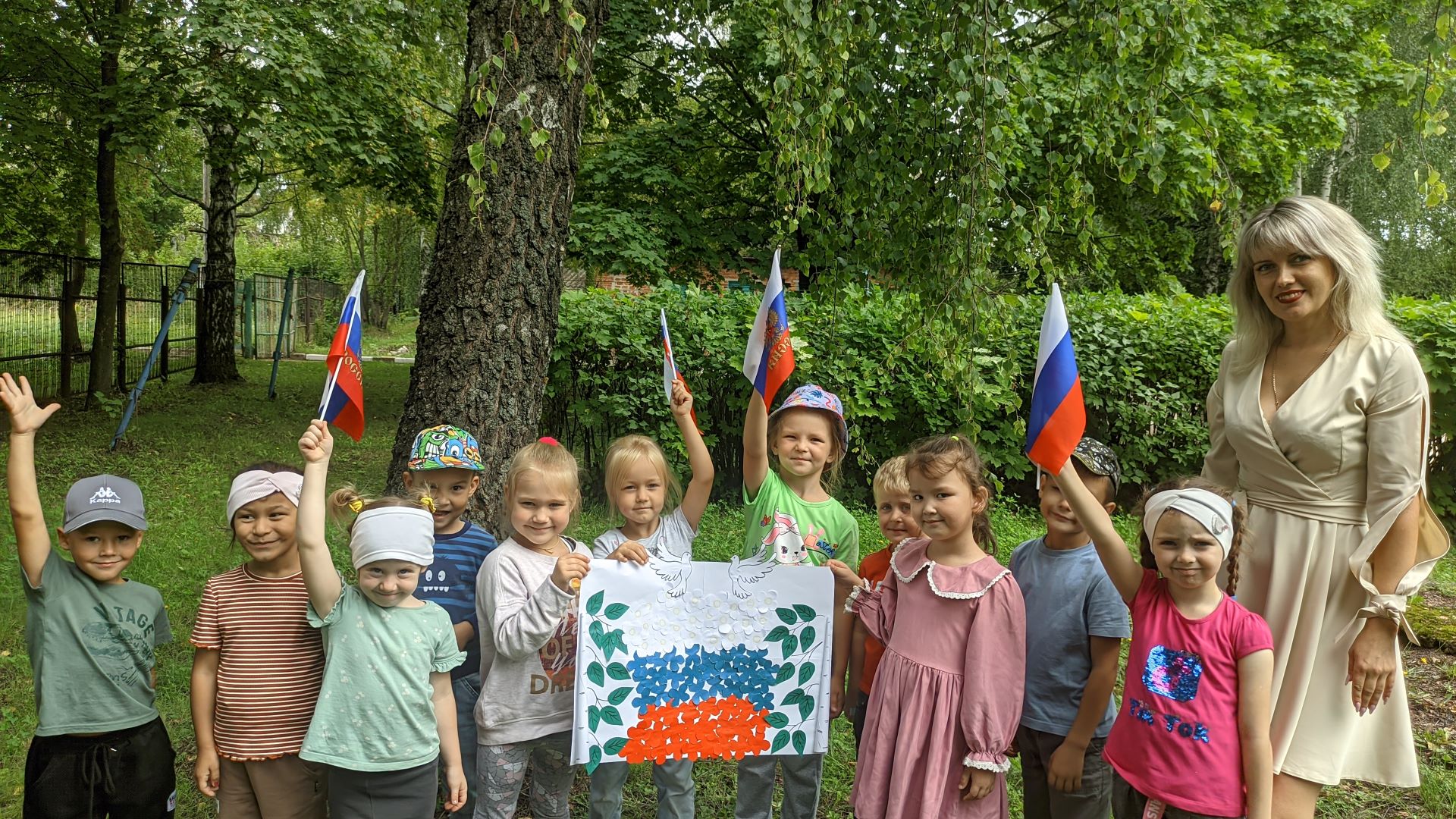 Познавательно-игровая программа «Мой гимн, мой флаг, моя Россия» (6+)