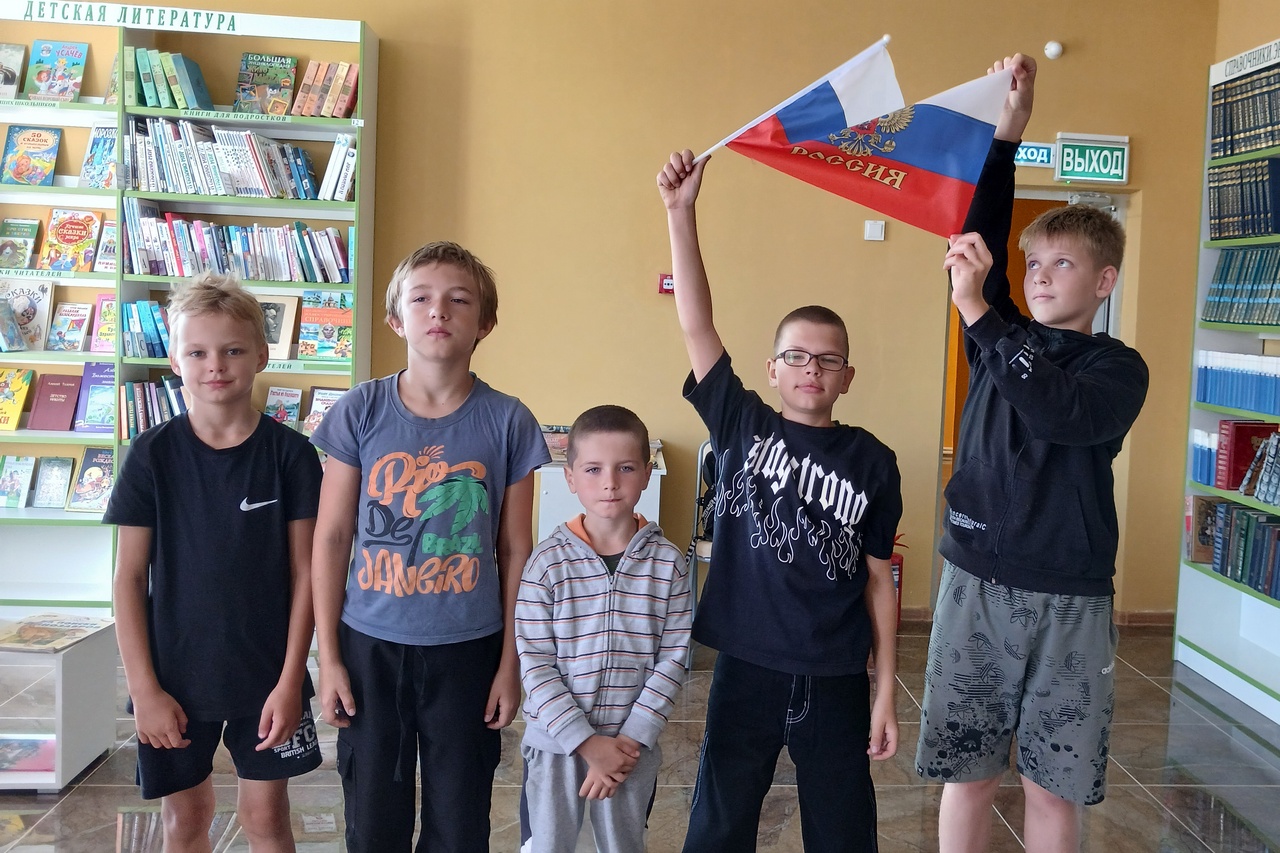 Литературно-историческая панорама «Три цвета Родины» (6+)