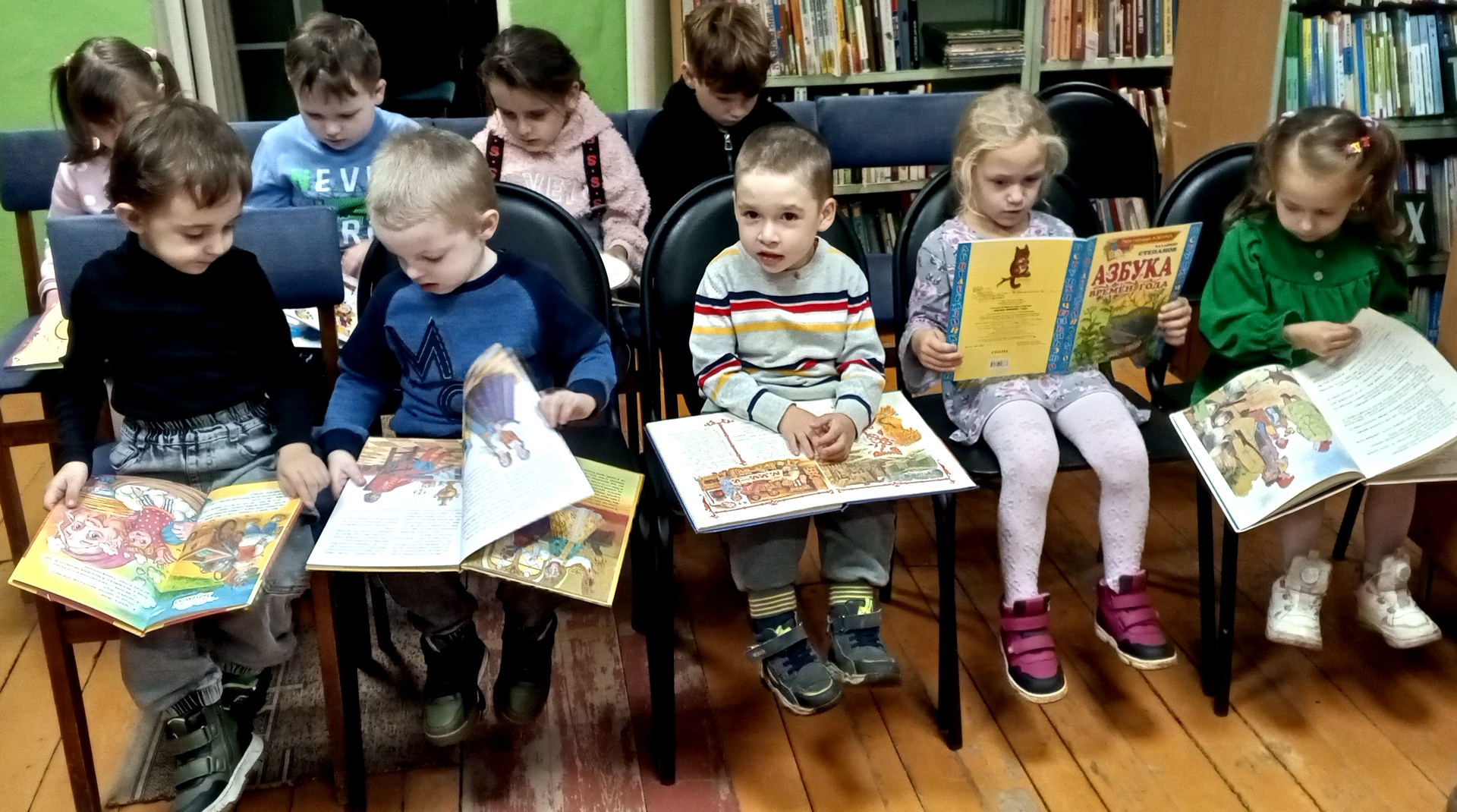Библиотечный урок «Секреты её величества книги» (0+) Библиотечный урок «Секреты её величества книги» (0+)