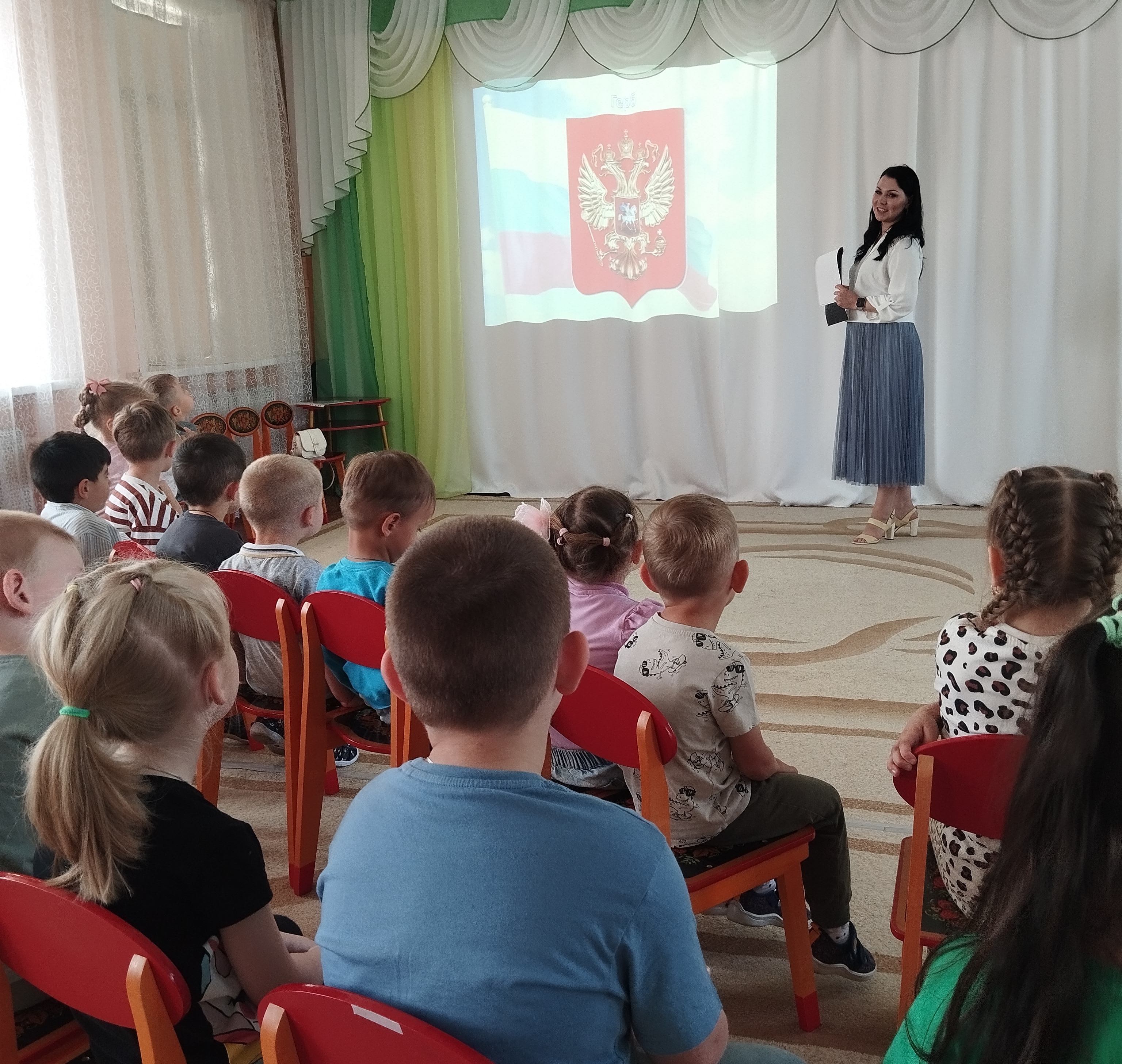 Патриотический урок «Я живу в России» (6+)