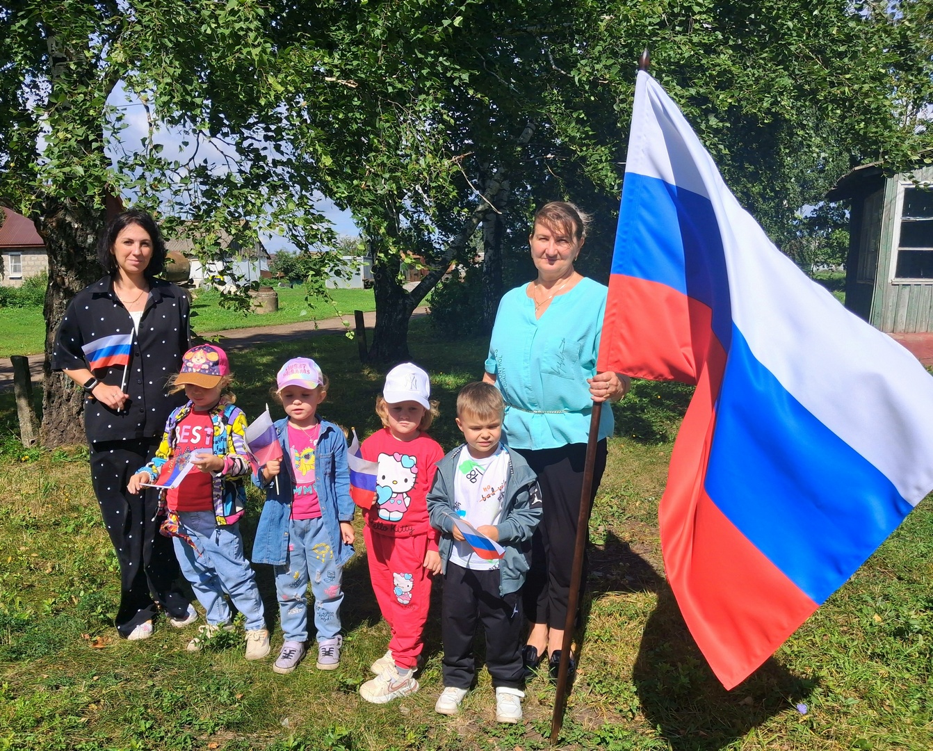 Флешмоб «Триколор страны родной» (6+) Флешмоб «Триколор страны родной» (6+)