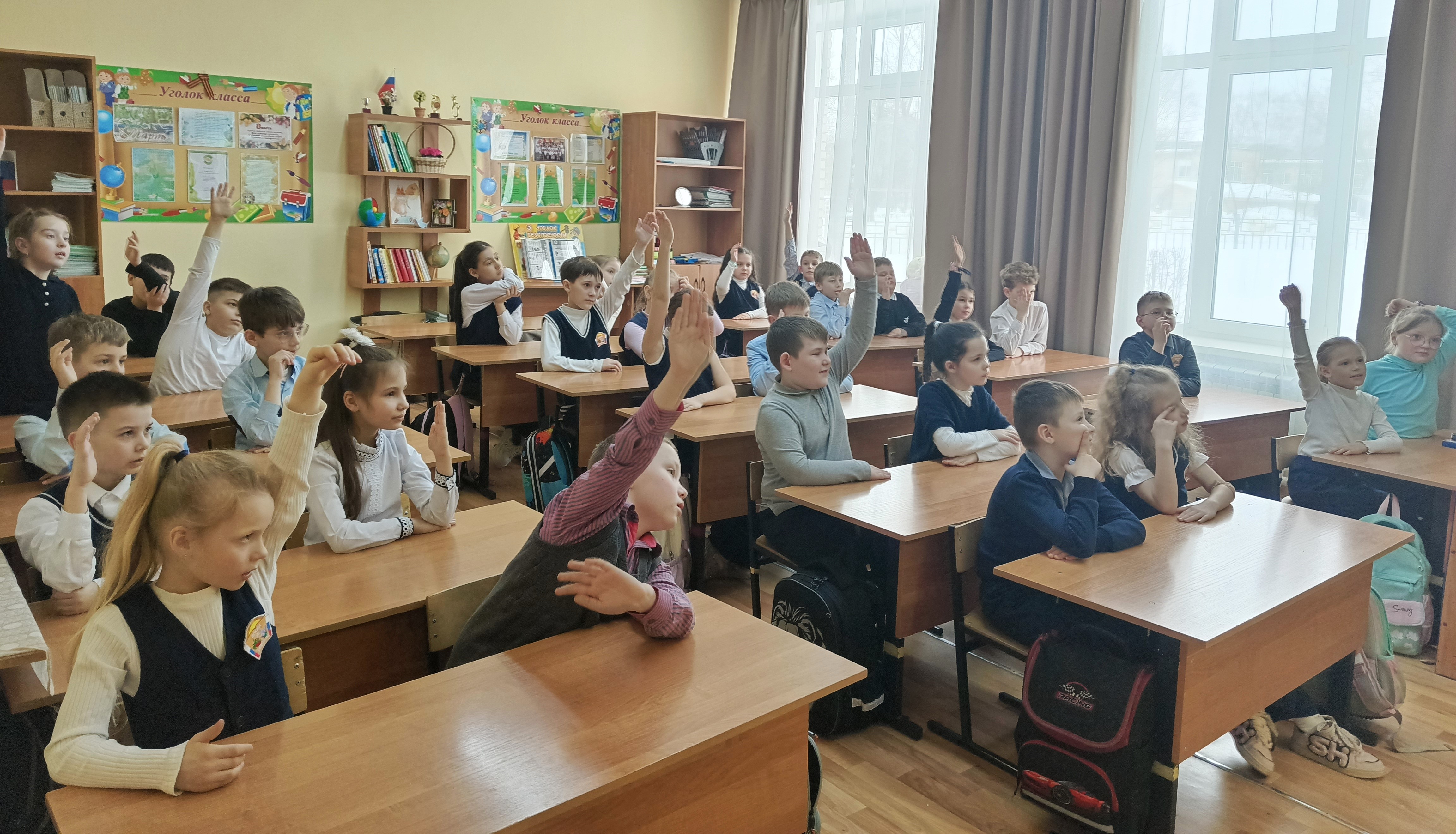 Литературный час «Талантов россыпь, гениев полет» (6+) Литературный час «Талантов россыпь, гениев полет» (6+)