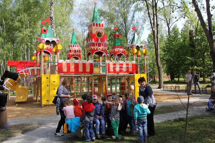 Проект «Этот день в истории Новомосковска». Спортивная площадка в Детском парке (12+)