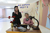Фотозона «В библиотеке 1950-х…» на  торжественном собрании, посвящённом празднованию 95-летия Новомосковска (12+)