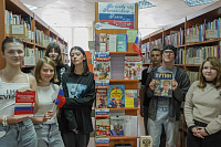 Книжно-иллюстративная выставка «Во славу Российского флага» (12+)