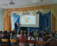 Библиоглобус «В поисках новогоднего волшебства…» (0+)