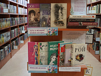 Выставка-панорама «Весенний книжный букет» (16+)