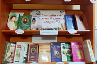 Книжная выставка-обзор «Его стихов пленительная сладость» (12+)